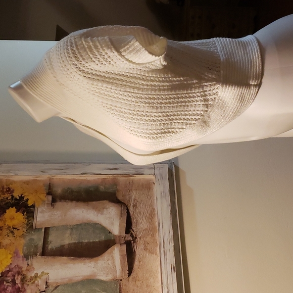 APT. 9 Cardigan - Picture 4 of 6